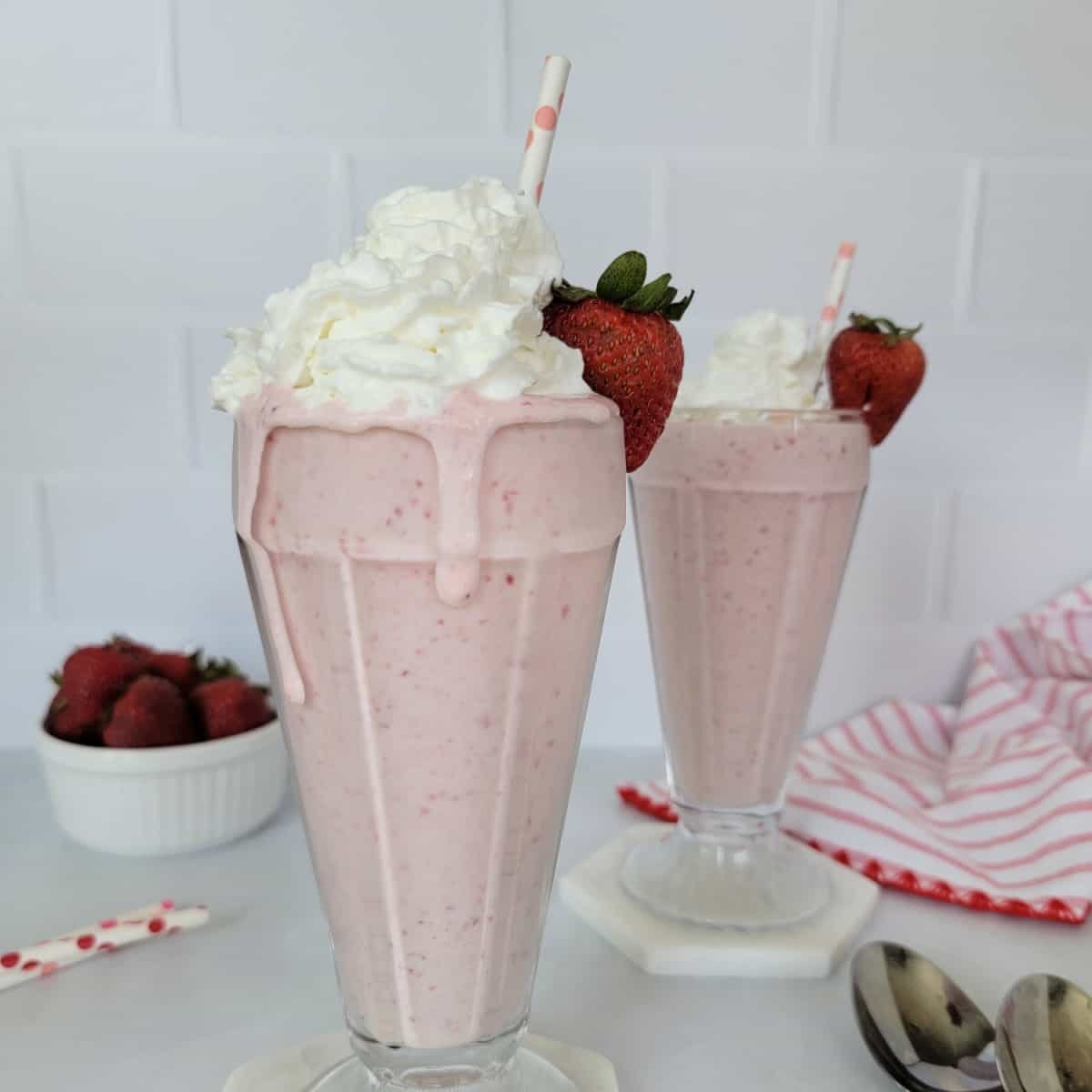 Strawberry-MILK-SHAKE-13AED